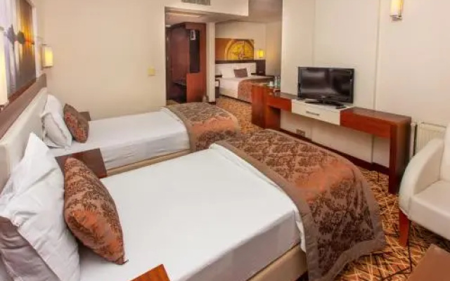Tuna Hotel