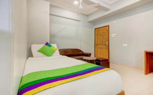 Fabhotel Cruz Royale