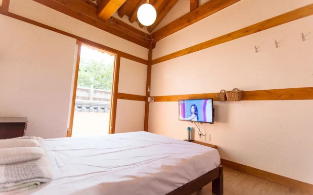 Jeonju Hanok Village Kkotmureut