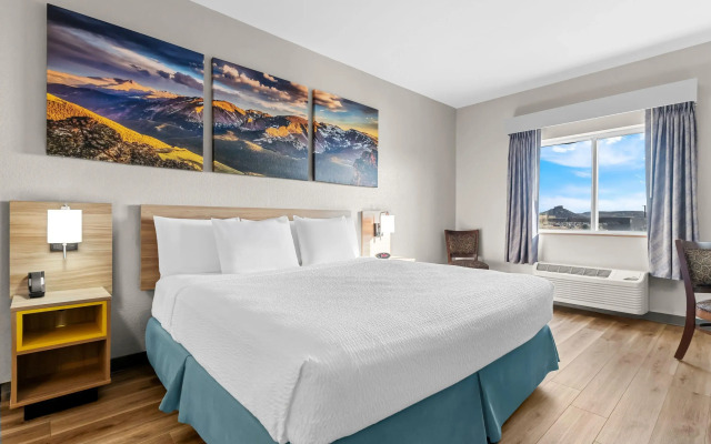 Days Inn & Suites by Wyndham Castle Rock