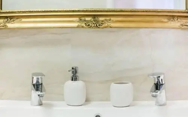 Parliment Luxury Apartment