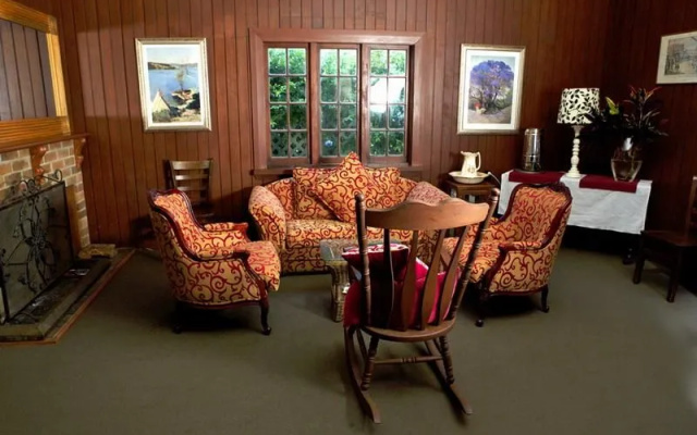 The Bounty Lodge