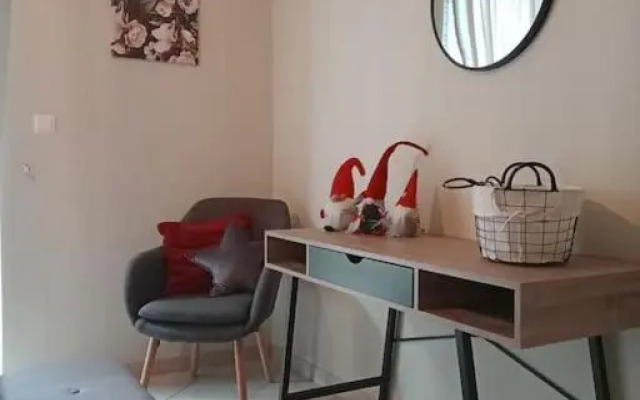 Central Artistic 2-Bedroom Apartment