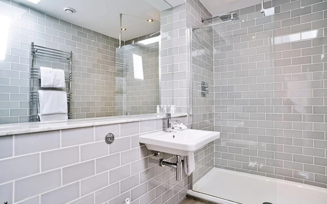 JOIVY Luxury George Street Apartments: Castle Suite