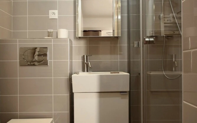 S02434 - Studio for 2 People, Metro Station Sentier