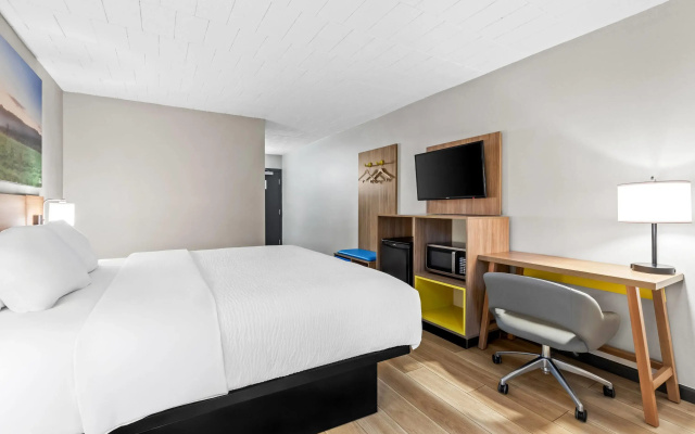 Days Inn by Wyndham Liberty