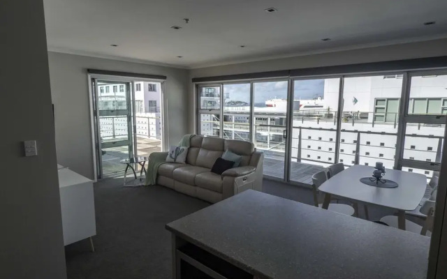 Seaview 1BR Apartment with Amazing Deck