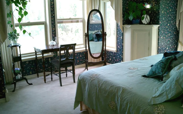 Hubers INN Port Townsend