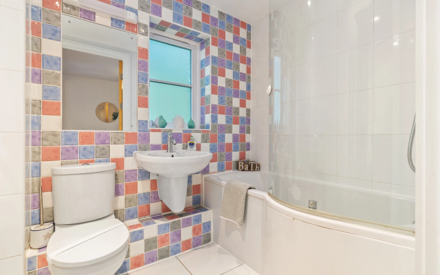 12 Rhodewood - Modern Apartment Close to Village and Beach