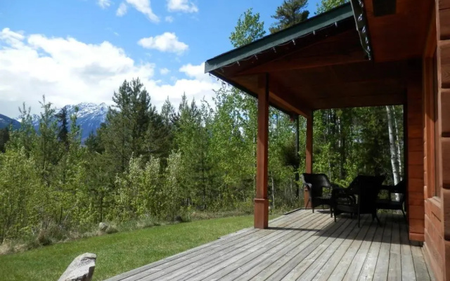 Mica Mountain Lodge & Log Cabins