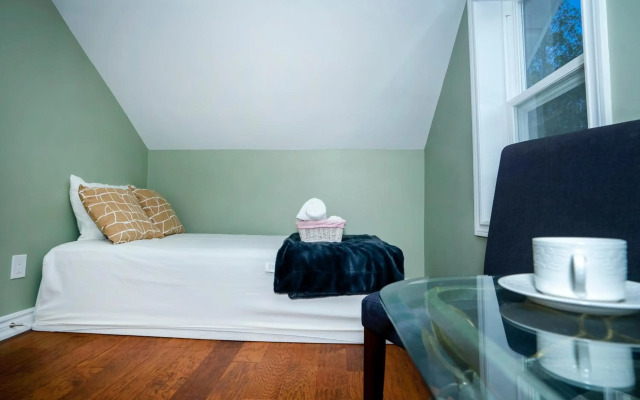 Cute 2-story, 2-bdrm Loft, Mins to Beach and Lake