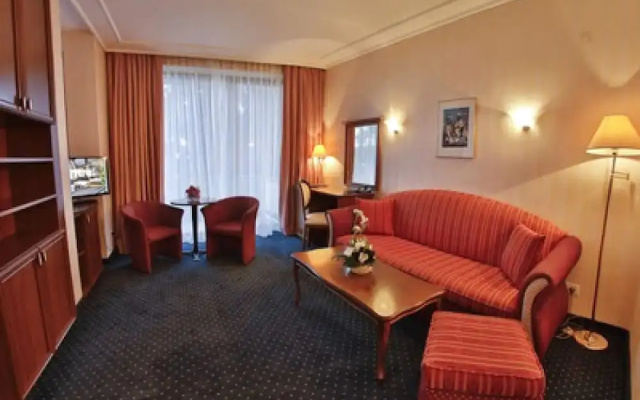 Imperial Hotel, Riviera Holiday Club