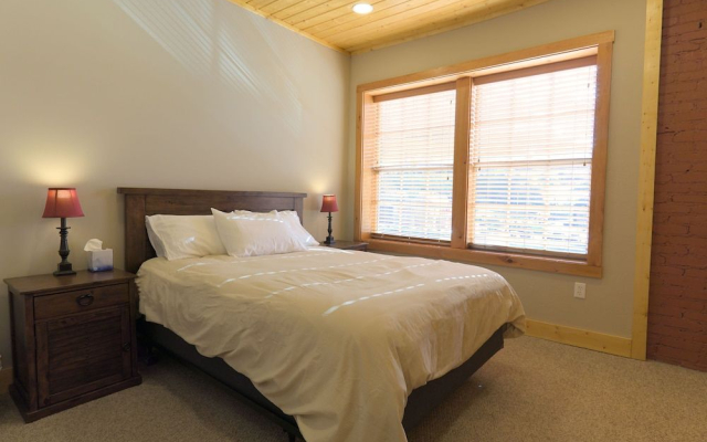 The NuWray Hotel & Carriage House