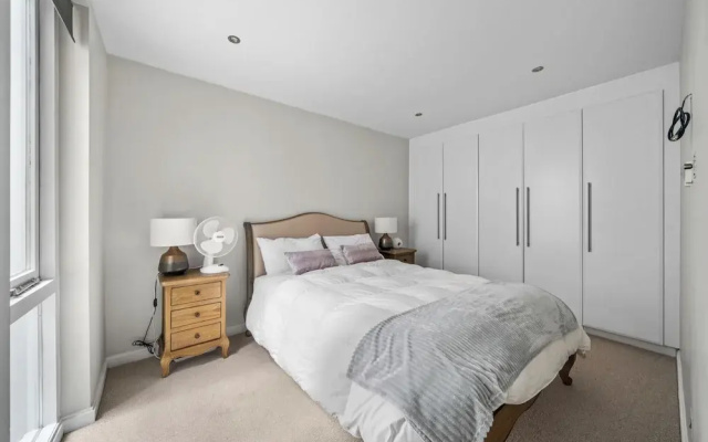 3 Bed City Centre House Sleeps 6 - Parking, Wifi