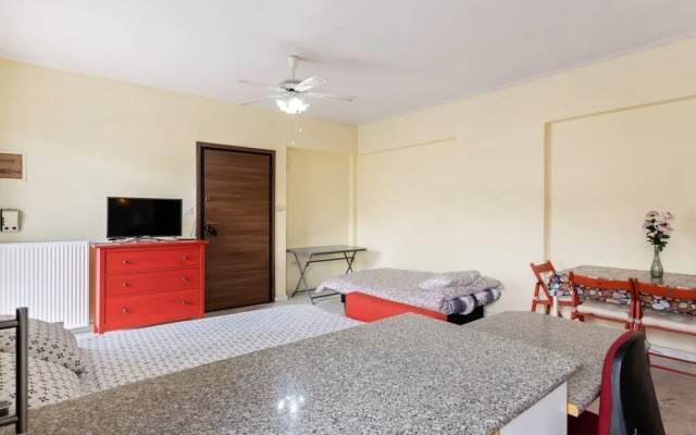 Apartment in Piraeus Near Monastiraki Square
