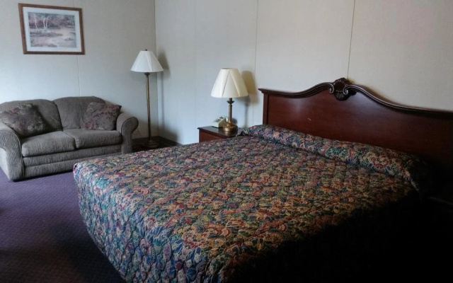Candlewick Inn And Suites