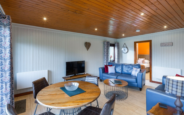 Birch 14 With Hot Tub, Newton Stewart