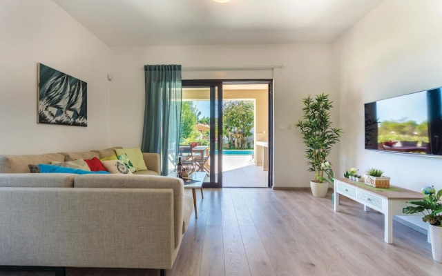 Beautiful Home in Premantura With Wifi and 4 Bedrooms