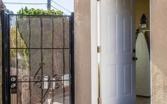 Charming Studio in Hayward