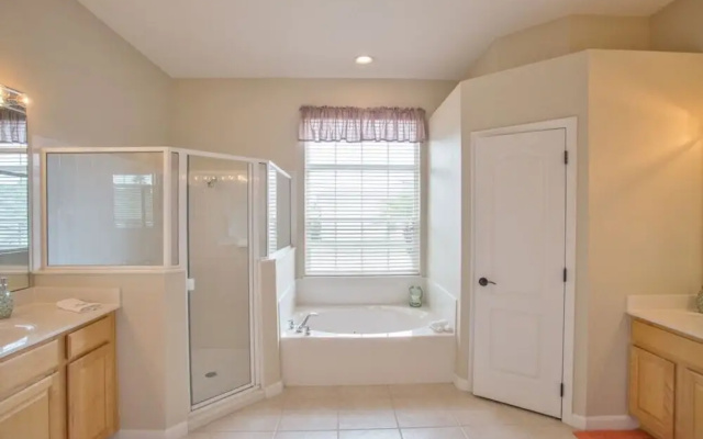732bd 4 Bedroom Villa by RedAwning