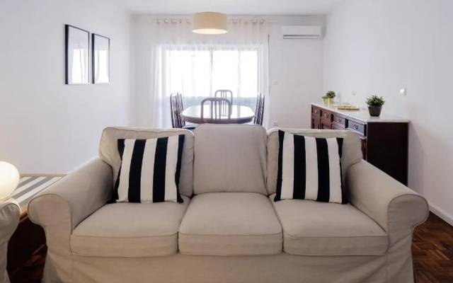 Music House 3 bedroom Apt w garage