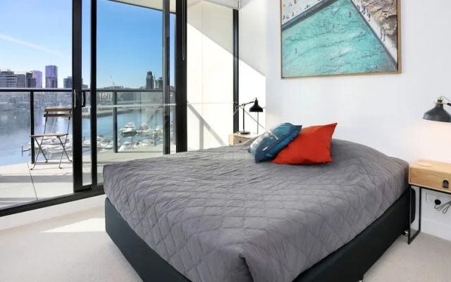 Orange Stay @ No1 Collins Wharf