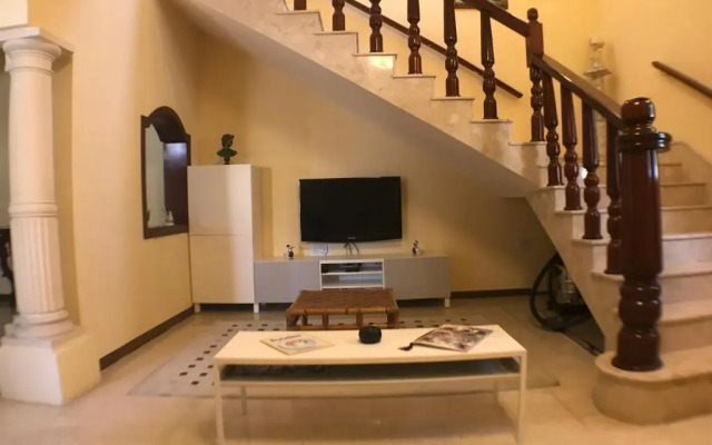 Corner Townhouse 1Km from University
