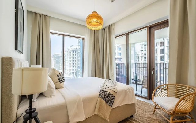 Dubai Creek Gem, Stylish Condo With Two Balconies