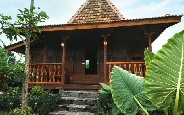 Singgasana Villa & Resto by ZUZU
