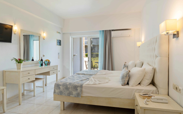 Delfina Tropic Beach