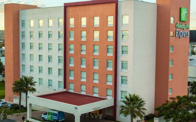 Отель Holiday Inn Express Guadalajara Aeropuerto вид на фасад