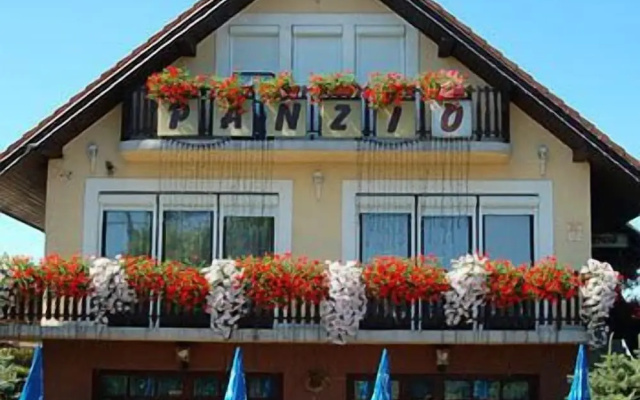 Sarokhaz Panzio