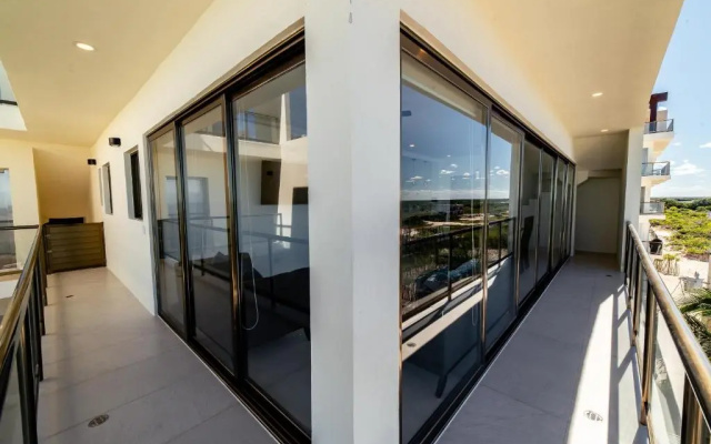 BEACHFRONT 3BR Penthouse, Private Jacuzzi, Private Rooftop, Gym, Kids'Club