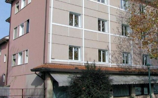 Отель Vienna Италия, Маргера - 1 отзыв об отеле, цены и фото номеров - забронировать отель Vienna онлайн вид на фасад