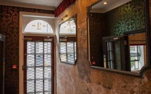 Rough Luxe Hotel