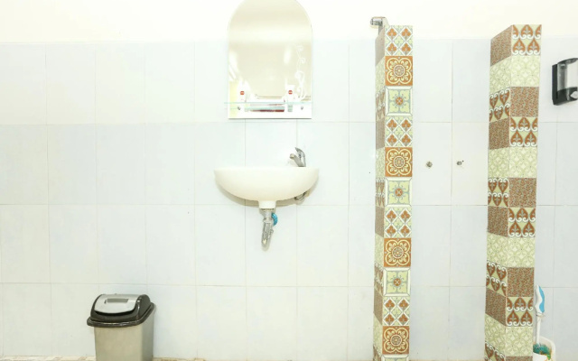 OYO 1230 Kampoeng Osing Syariah Guesthouse