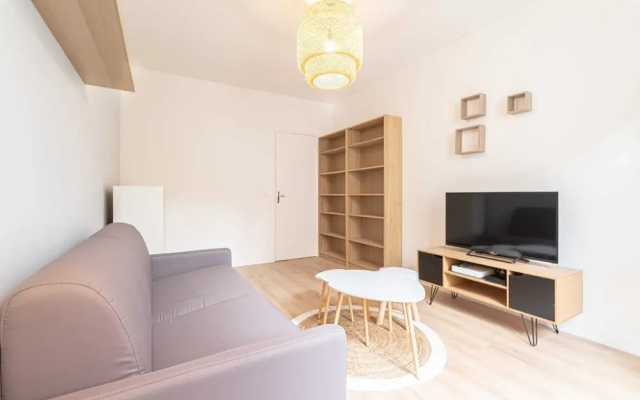 Luminous and Design Appt Close to Paris