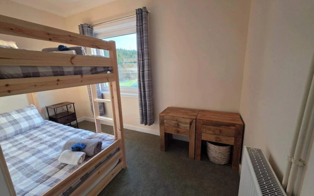 Apartment Sleeps 4 With Garden