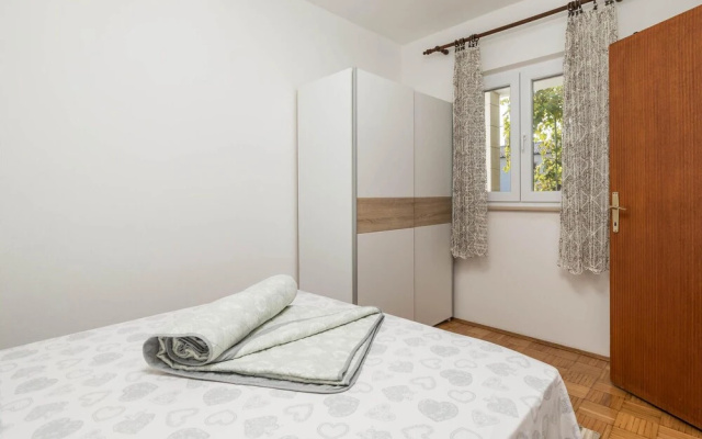 Beautiful Apartment in Stara Novalja With Wifi and 1 Bedrooms