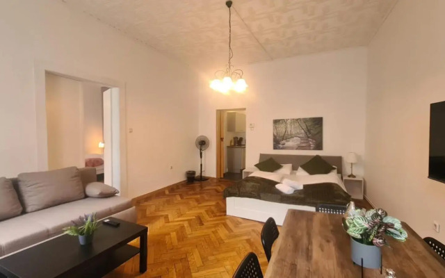 commodious 3BR Apt. Ideal for Families and Friends