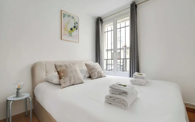 Urban Chic Apartment in Central Paris