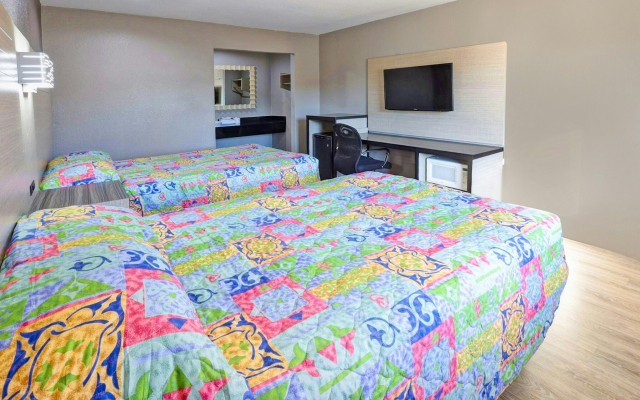 Super 7 Inn Dallas Near Duncanville