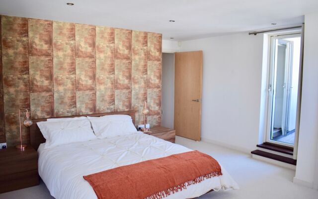 Отель Beautiful Flat With Balcony Near Brighton Beach Брайтон комната для гостей