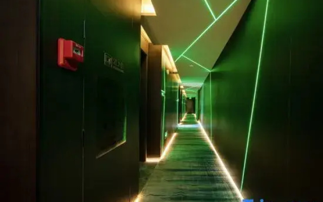 Gwen E-sports Hotel (Shuanggang Railway Station)