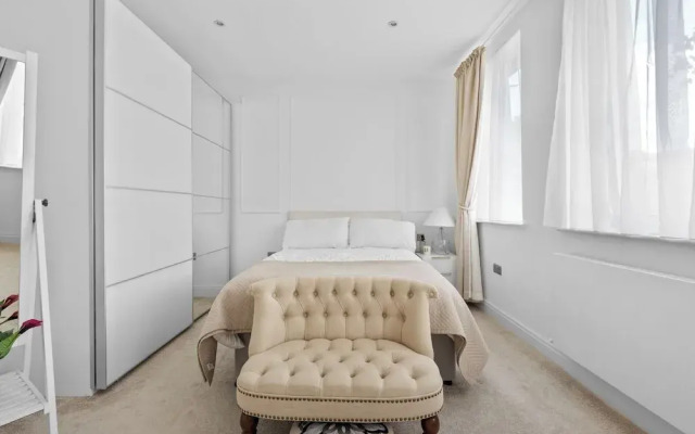London Road Apartment in Isleworth
