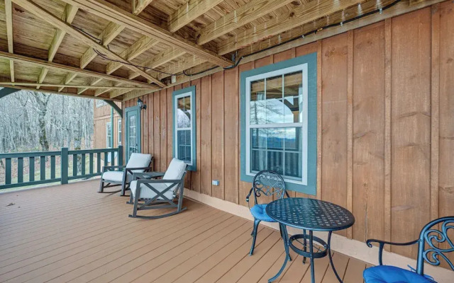 Sapphire Mountaintop Cabin w/ Views & 2 Decks