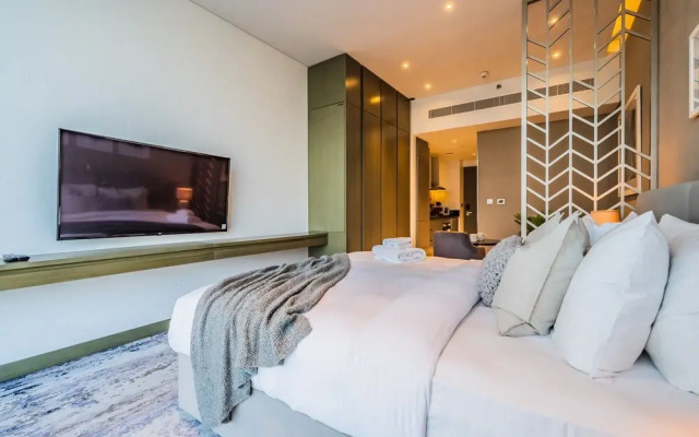 Monty - Eloquent Cozy Studio with Incredible Canal Views