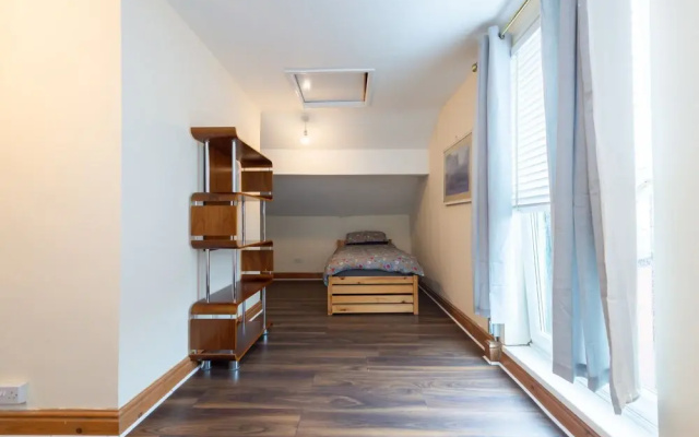 10 Guests - Free Parking - City Centre
