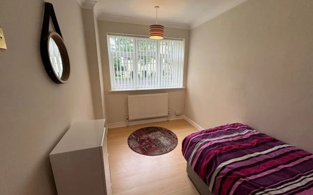 Lovely 2 Bedrooms Flat in South Sutton