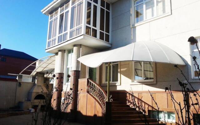 Гостиница Tip Top в Краснодаре отзывы, цены и фото номеров - забронировать гостиницу Tip Top онлайн Краснодар вид на фасад